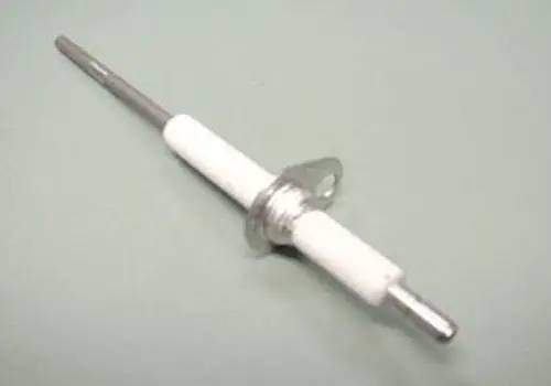 Ionisationselektrode von Remeha mit einem weißen Keramikkörper und einem langen Metallstift, geeignet für Heizsysteme zur Messung der Ionisation.